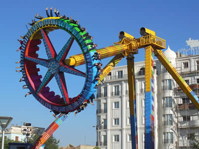 30 persons thrill spinning pendulum ride